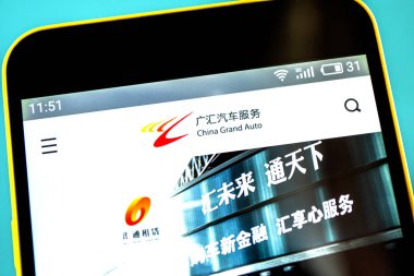 Berdyansk, Ukrayna-3 Mayıs 2019: açıklayıcı editoryal Çin Grand Automotive Services Web sitesi ana sayfası. Çin Grand Automotive Services logosu telefon ekranında görünür.