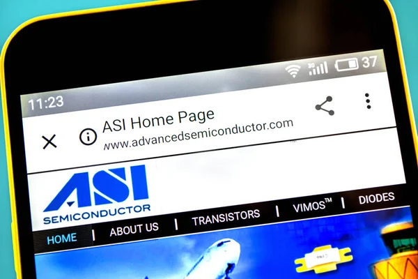 Berdyansk, Ukrayna - 3 Mayıs 2019: Advanced Semiconductor web sitesinin açıklayıcı başyazı. Telefon ekranında görünen gelişmiş Yarı iletken logosu.