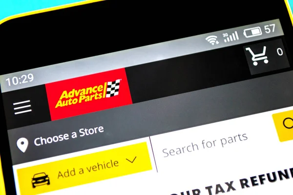 Berdyansk, Ukrayna - 18 Nisan 2019: Advance Auto Parts web sitesinin açıklayıcı başyazı. Telefon ekranında görünür Advance Auto Parts logosu.