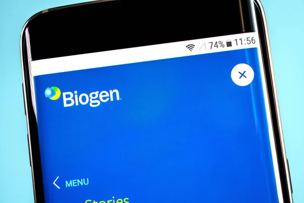Berdyansk, Ukrayna-4 Haziran 2019: Biogen Web sitesi ana sayfası. Biogen logosu telefon ekranında görünür, açıklayıcı editoryal.