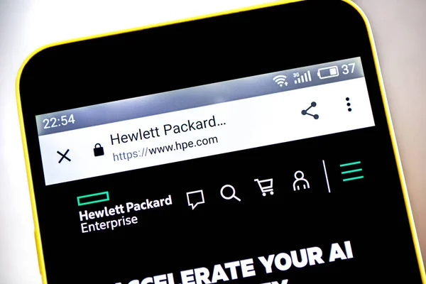 Berdyansk, Ukrayna-19 Mayıs 2019: Hewlett Packard Enterprise Web sitesi ana sayfası. Hewlett Packard Enterprise logosu telefon ekranında görünür, açıklayıcı editoryal.