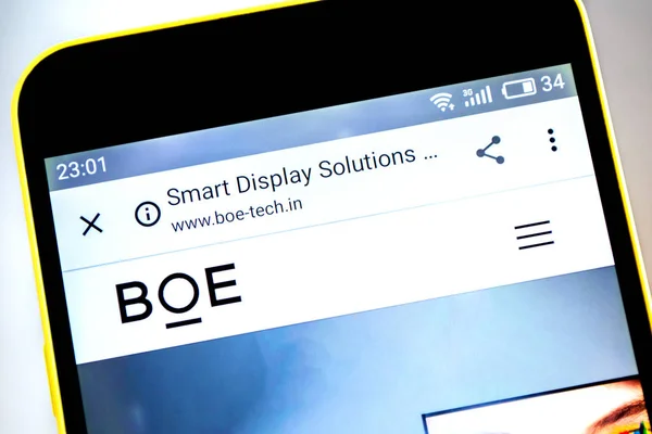 Berdyansk, Ukrayna-19 Mayıs 2019: açıklayıcı editoryal, BOE teknoloji grubu Web sitesi ana sayfası. BOE teknoloji grubu logosu telefon ekranında görülebilir.
