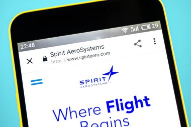 Berdyansk, Ukrayna-24 Mayıs 2019: Spirit Aerosystems Havacılık Web sitesi ana sayfası. Ruh Aerosystems logosu telefon ekranında görünür.