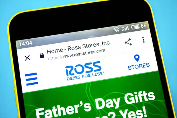 Berdyansk, Ukrayna-29 Mayıs 2019: Ross Stores Web sitesi ana sayfası. Ross mağaza logosu telefon ekranında görünür.