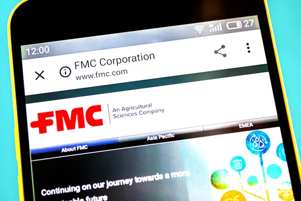 Berdyansk, Ukrayna-3 Mayıs 2019: FMC Web sitesinin açıklayıcı editoryal ana sayfası. Telefon ekranında görünür FMC logosu.