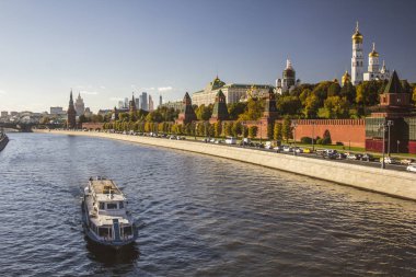 Moskova Kremlin Moskova Nehri kıyısında