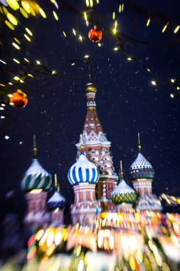Bulanıklık ve Noel Fuarı köyü Moskova Kızıl meydanında St. Bazil'ın Katedrali