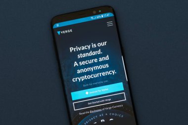 Girne, Kıbrıs - 12 Eylül 2018: modern smartphone ekranında görüntülenen her an resmi web sitesi. XVG para odaklı gizlilik cryptocurrency olduğunu.