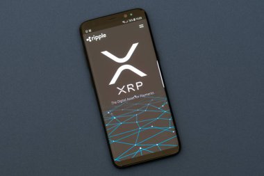 Girne, Kıbrıs - 12 Eylül 2018: Dalgalanma (Xrp) Web sitesinde smartphone ekran. Cryptocurrency ve remmitance ağ dalgalanma olduğunu.