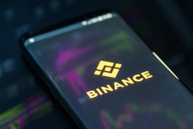 Girne, Kıbrıs - 21 Eylül 2018: smartphone üzerinde çalışan Binance hareket eden app. Binance Changpeng Zhao tarafından Ağustos 2017 yılında kurulan bir önde gelen cryptocurrency alışverişidir.