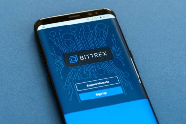 Girne, Kıbrıs - 17 Eylül 2018: modern smartphone ekranda Bittrex cryptocurrency exchange Web.