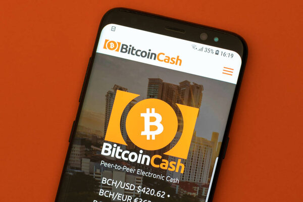Kyrenia Cyprus September 2018 Bitcoin Cash Website Displayed Smartphone Screen — Stock Photo, Image