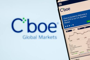 Girne, Kıbrıs 8 Ekim 2018: akıllı telefon ekranında görüntülenen Şikago kurulu seçenekleri Borsası'nda (Cboe) Web sitesi.