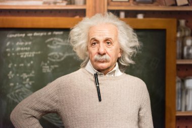 Istanbul, Türkiye - 16 Şubat 2017: Albert Einstein balmumu şekil Madame Tussauds Müzesi'nde. Albert Einstein genel görelilik teorisini geliştiren bir fizikçi. 