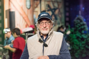 Istanbul, Türkiye - 16 Şubat 2017: Steven Spielberg balmumu şekil Madame Tussauds Müzesi'nde. Steven Allan Spielberg olduğunu bir Saved'deki yönetmen, yapımcı ve senarist.