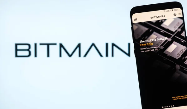 2018 Bitmain Bitmain의 페이지는 세계와 마이닝 하드웨어의 업체에 Bitcoin — 스톡 사진