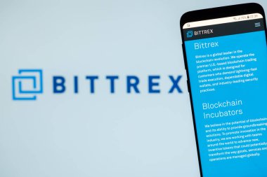 Girne, Kıbrıs - 14 Kasım 2018: modern smartphone ekranda Bittrex cryptocurrency exchange Web.