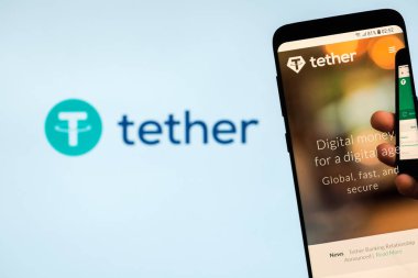 Girne, Kıbrıs - 8 Kasım 2018: akıllı telefon ekranında görüntülenen urgan cryptocurrency Web sitesi.