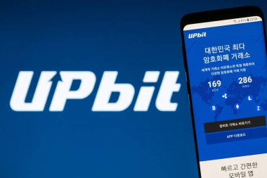 Girne, Kıbrıs - 8 Kasım 2018: smartphone ekranda Upbit bitcoin ve cryptocurrency exchange Web sitesi 
