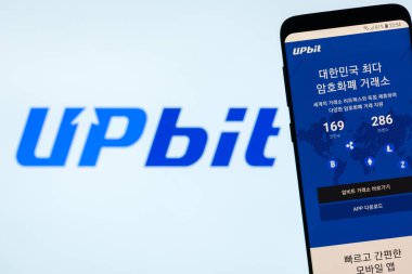 Girne, Kıbrıs - 8 Kasım 2018: smartphone ekranda Upbit bitcoin ve cryptocurrency exchange Web sitesi 