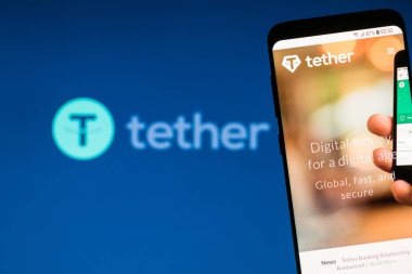 Girne, Kıbrıs - 8 Kasım 2018: akıllı telefon ekranında görüntülenen urgan cryptocurrency Web sitesi.