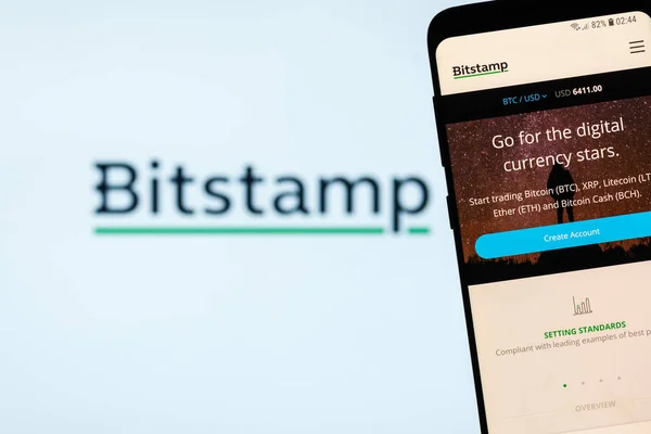 키프로스 2018 Bitstamp Bitcoin Cryptocurrency Exchange Webstie 스마트폰 화면에 — 스톡 사진