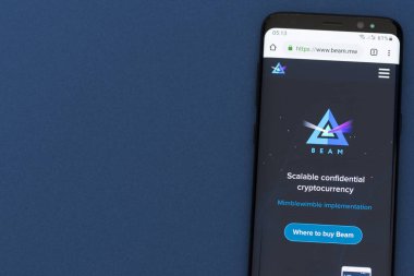 Girne, Kıbrıs - 21 Haziran 2019: Akıllı telefon ekranında görüntülenen Kripto para birimi web sitesi. Işın, Mimblewimble protokolüne dayalı bir gizlilik kripto para birimidir 