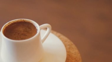 Bir profesyonel kahve makinesi kullanılarak yapılan en yüksek kalitede İtalyanca, Espresso kahve