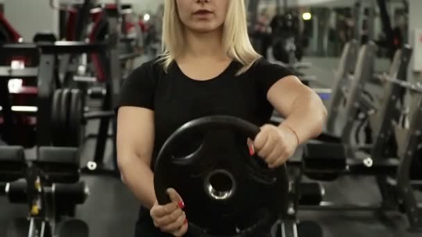 Una Chica Haciendo Ejercicio Para Las Manos — Vídeos de Stock