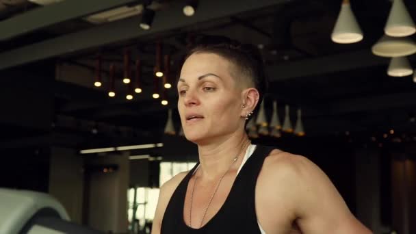 Attractive Girl Running Treadmill Gym Full Face Portrait — Stock Video