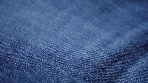 Синяя джинсовая текстура. Джинсы фон. Вид сверху . — стоковое видео