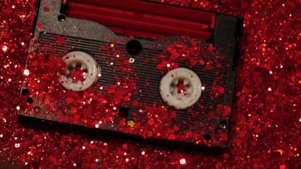 Zwarte Videocassette Achtergrond Van Rode Glitter — Stockvideo