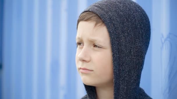 Porträt eines 8-jährigen Jungen, full hd video — Stockvideo