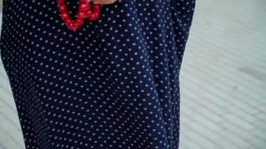 Müslüman kadının el, dini meditasyon, ibadet islam boncuk ile dua