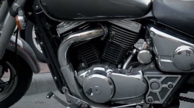Park Harley Davidson motosiklet yakın çekim görüntüleri.