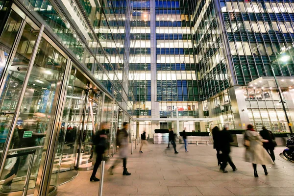 Londoner Zug Und Bürohochhaus Berufsverkehr — Stockfoto