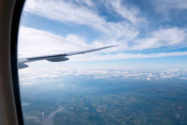 구름과 비행기 — 스톡 사진