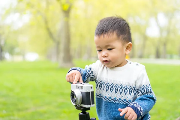 Asian Baby Camera Park London — Stock Photo, Image