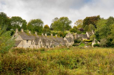 Bibury Köyü, Cotswolds, Arlington satır İngiltere