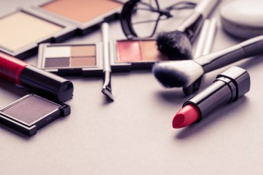 Çanta ile makyaj kozmetik ürünlerin en iyi görünümde, vintage tarzı ayarlamak