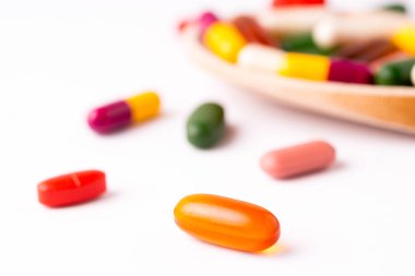 Tıp, tablet, vitamin ve uyuşturucu çeşitli şekil