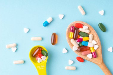 Tıp, tablet, vitamin ve uyuşturucu çeşitli şekil