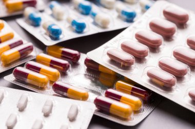 Tıp, tablet ve uyuşturucu çeşitli şekil