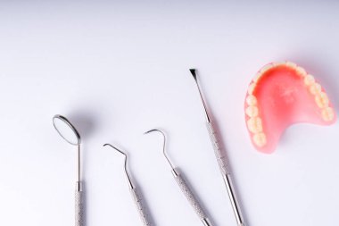 Metal dişçi tıbbi malzeme araçlar, üstten görünüm