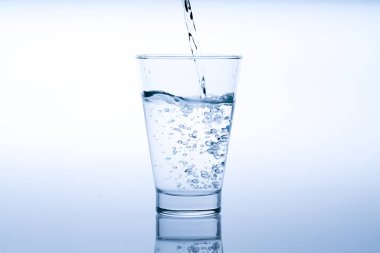 Cam, atış stüdyo içine dökme içme suyu kapatın