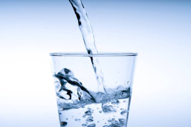 Cam, atış stüdyo içine dökme içme suyu kapatın