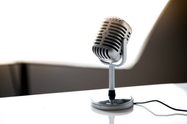 Parti ya da konser retro tarzı mikrofon