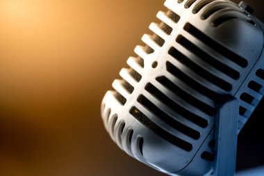 Parti ya da konser retro tarzı mikrofon