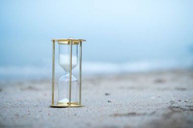 Kum saati sahilde, iş zaman yönetimi kavramı