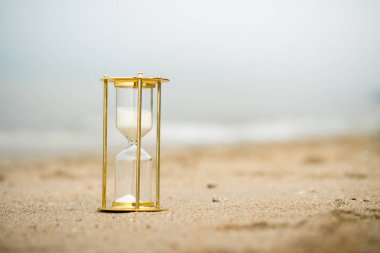 Kum saati sahilde, iş zaman yönetimi kavramı